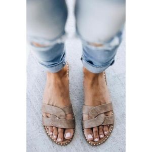 Vici - BRIANNE TWISTED FAUX LEATHER SANDAL - NWT